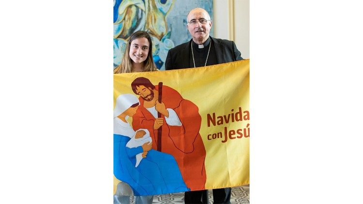 Natasha López y el Cardenal Sturla durante el lanzamiento de la balconera.