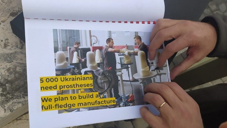 Mayor Sadovyi explains aspects of the "Unbroken" initiative