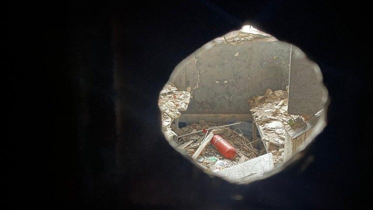 L'une des pièces utilisées pour enfermer les prisonniers, aujourd'hui dévastée par les bombes.