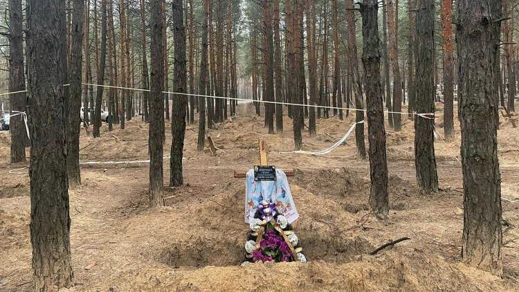 Una delle fosse comuni