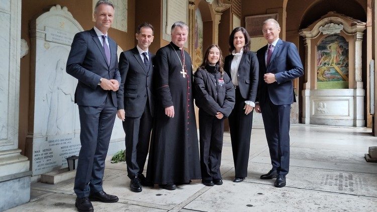 Die Friedenslicht-Delegation aus Österreich