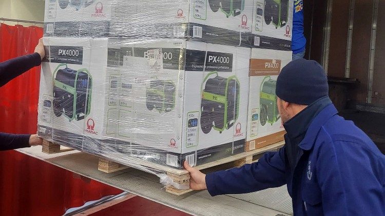 I generatori che sopperiscono alla mancanza di energia elettrica nel Paese devastato dalla guerra