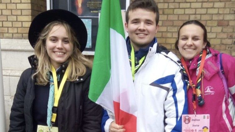 La delegazione degli scout italiani che ha ricevuto la Luce della Pace a Vienna