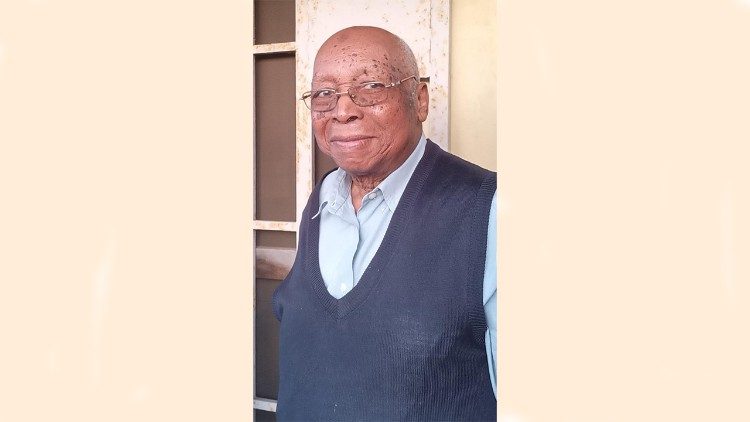 Cardeal, Dom Júlio Langa - Bispo Emérito de Xai-Xai