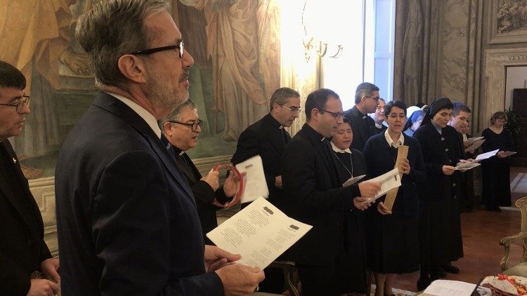 Il gruppo di coristi della sezione spagnola