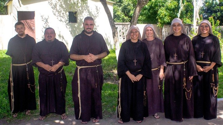 Membros da "Fraternidade O Caminho",  na Beira, em Moçambique 