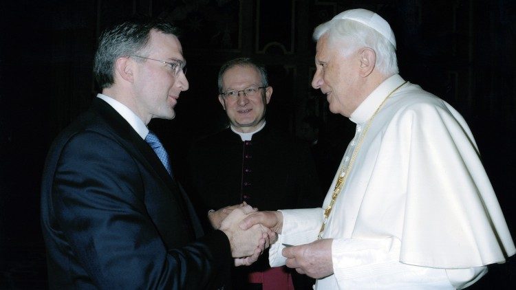 Kard. Bagnasco: powinniśmy odkryć jakim człowiekiem Benedykt był naprawdę