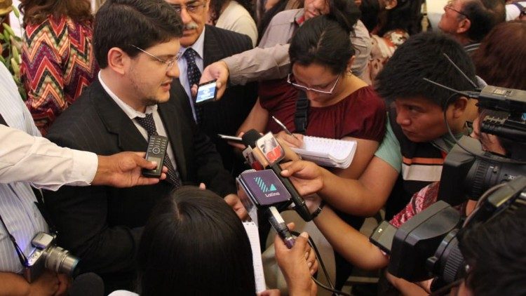 C&iacute;cero Moraes, designer brasileiro: foto de Martin Dlouh&yacute; / Koktejl