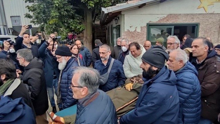 2023.01.16 Fratel Biagio Conte e don Pino Vitrano Palermo Missione Sperenza e Carità trasporto salma