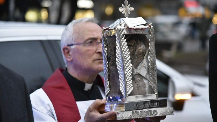 Reliquiar mit dem blutbeschmutzten Hemd des seligen Rosario Livatino