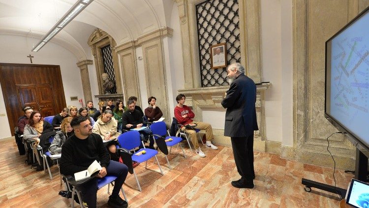 La escuela de artes y oficios de la Fabbrica di San Pietro - Fundación Fratelli Tutti