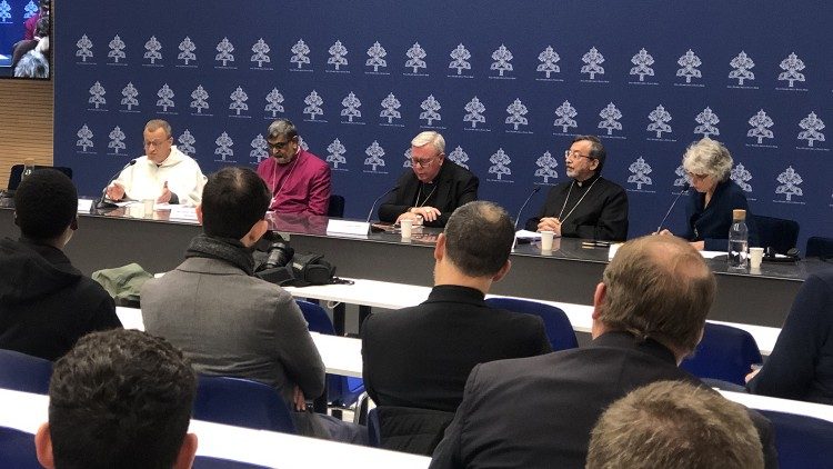 Apresentação da Vigília Ecumênica na Sala de Imprensa da Santa Sé