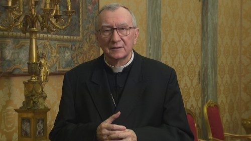 Parolin: importante la missione di Zuppi, i gesti umanitari portano alla pace