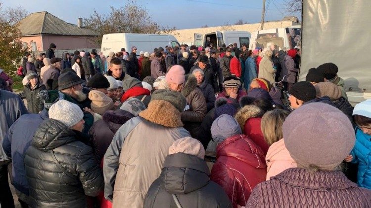 Rozdzielanie wsparcia mieszkańcom wiosek wyswobodzonych od Rosjan 