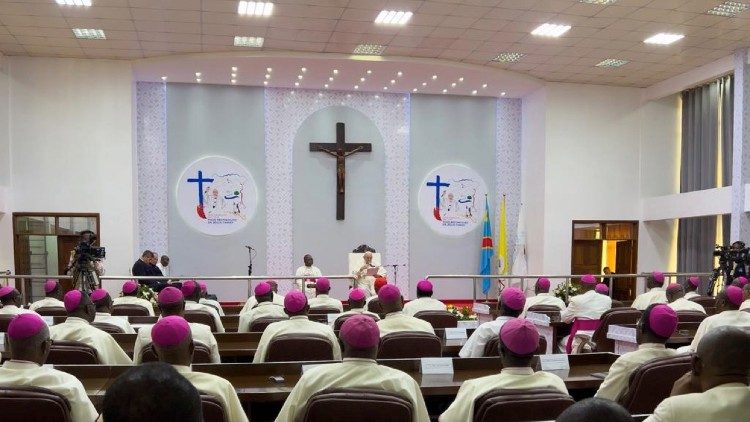 डीआर कोंगो के धर्माध्यक्षों को सम्बोधित करते संत पापा फ्राँसिस 