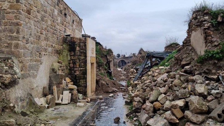 Skutki trzęsienia ziemi w Aleppo, (zdjęcie od Caritas Polska)