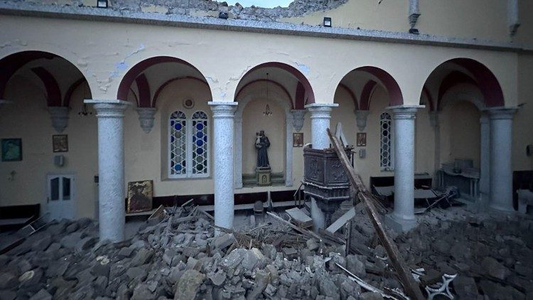 2023.02.08 La cattedrale di Iskenderun crollata per il terremoto