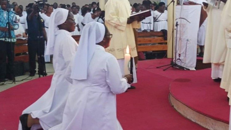 Watawa wawili wa Consolata nchini Tanzania walifunga nadhiri za daima wakati wa tukio la Jubilei ya miaka 100