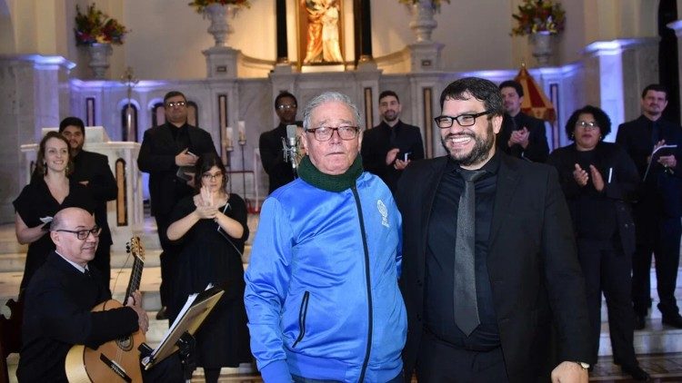 Padre Weber e maestro Delphim - Luciney Martins/JOSP