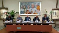 Conferenza-stampa-Pontificia-Accademia-Scienze--copy--rsz.jpg
