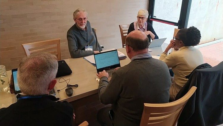 Padre Agenor no encontro do CELAM