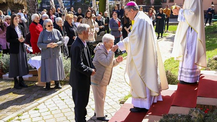 Бискупот Стојанов во Зеница