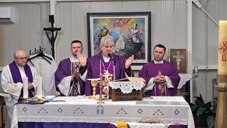 Sisački biskup Vlado Košić na misi zadušnici za prof. Škofača u Žažini