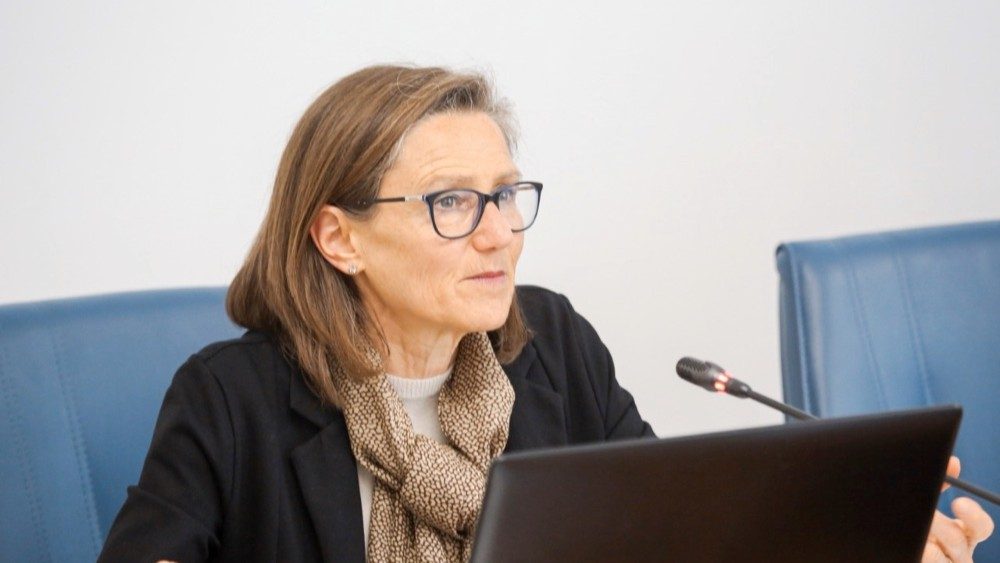 Al tavolo dei relatori