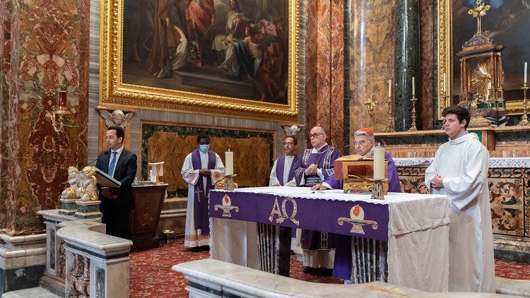 Il cardinale Semeraro sull'altare della Messa all’ospedale Fatebenefratelli Isola Tiberina - Gemelli Isola