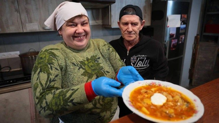 Il pranzo conviviale con gli sfollati