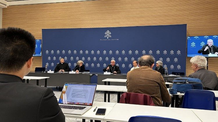 Conferenza, in Sala Stampa della S. Sede, sulle tappe continentali del Sinodo sulla sinodalità