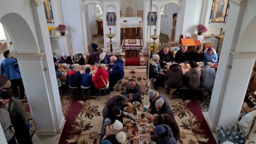 Ucrania, si la iglesia es un comedor que salva del hambre
