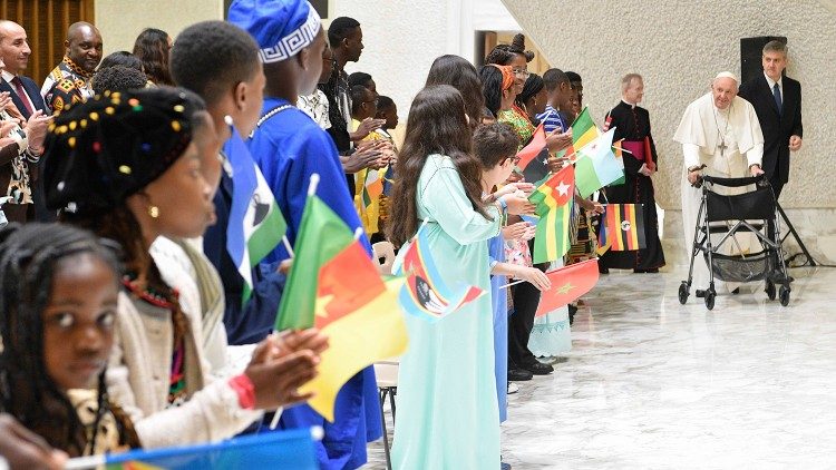 教宗接见非洲儿童
