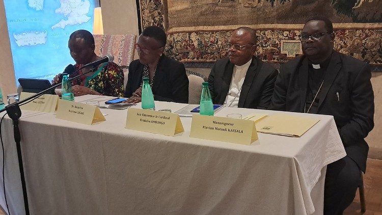 Des conférenciers à la conférence internationale sur le Pacte Educatif Africain, à Rome, le 31 mai 2023