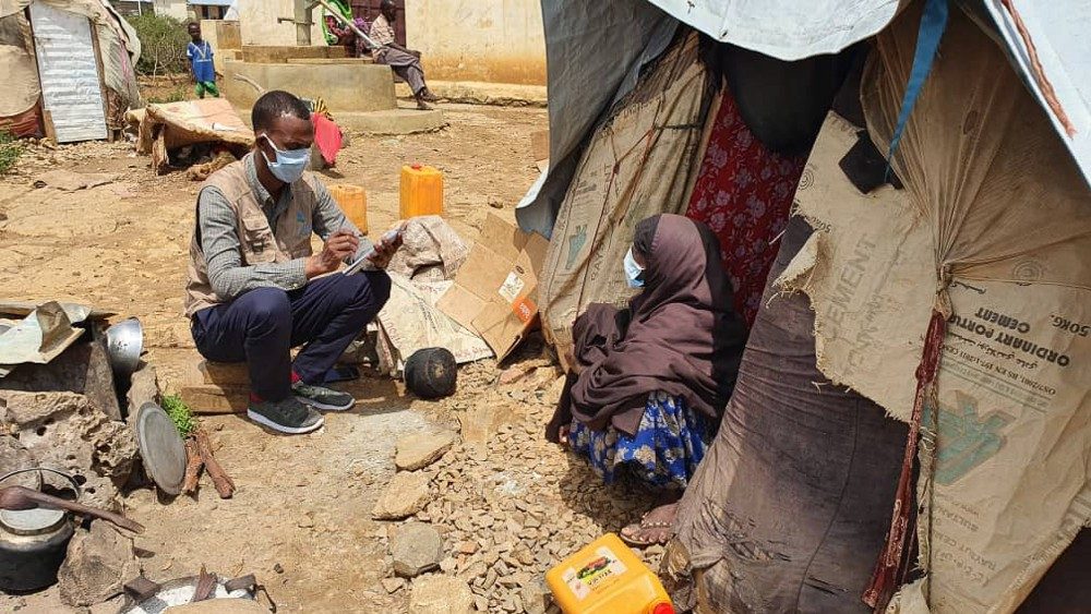 Gli operatori Coopi in ascolto delle donne somale