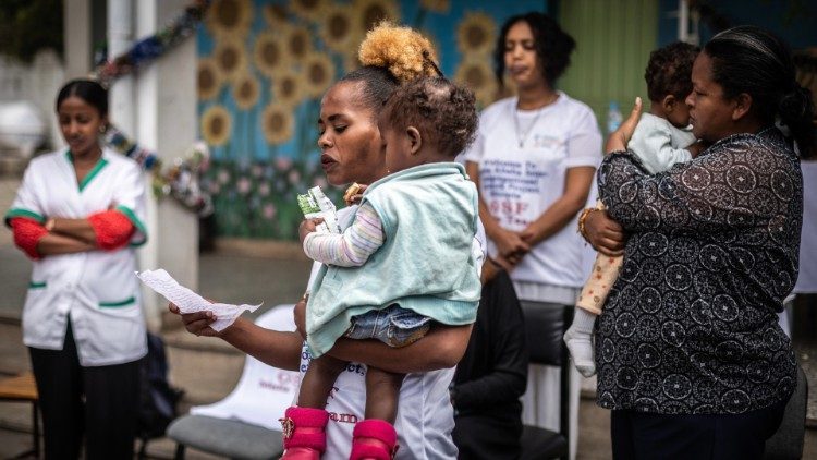 Jerusalem, a 'returning' migrant from the Arabian Peninsula, reads her testimony at the Nigat Centre of the Missionaries of Charity. Photo Copyright: Giovanni Culmone/GSF