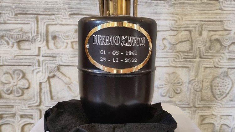 L'urna con le ceneri