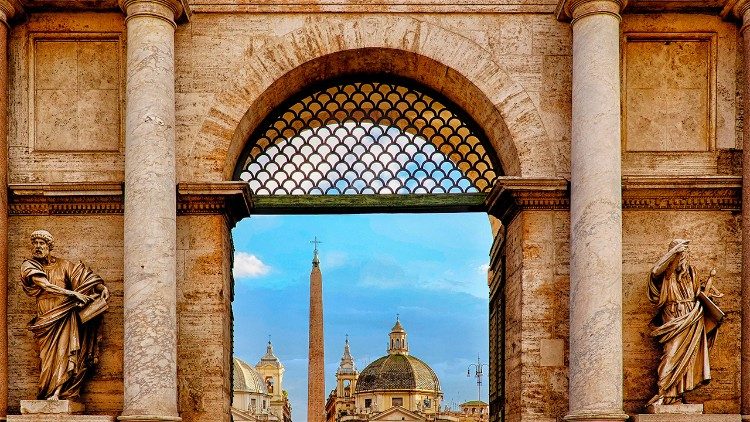 Porta Flaminia o del Popolo, le copie degli Apostoli Pietro e Paolo