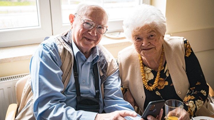 In its report entitled "Growing Old with Dignity" Caritas Europa warns that the EU's long-term care system is insufficient