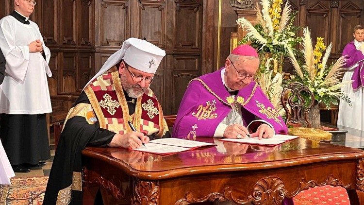 Archbishops Stanislaw Gądecki and Sviatoslav Shevchuk during the "Forgiveness and Reconciliation" service in Warsaw