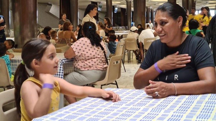 Il momento di ristoro nell'atrio dell'Aula Paolo VI