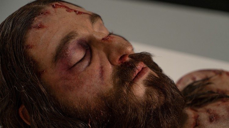 Un dettaglio del volto di "The Mystery Man"