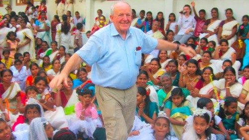 Addio a padre Benolli, prete e scienziato che ha inventato un nuovo modo di fare missione