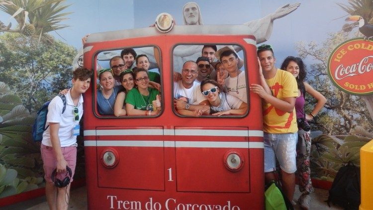 Gruppi di giovani della diocesi di Assisi alla Gmg di Madrid 2011 e Rio 2013