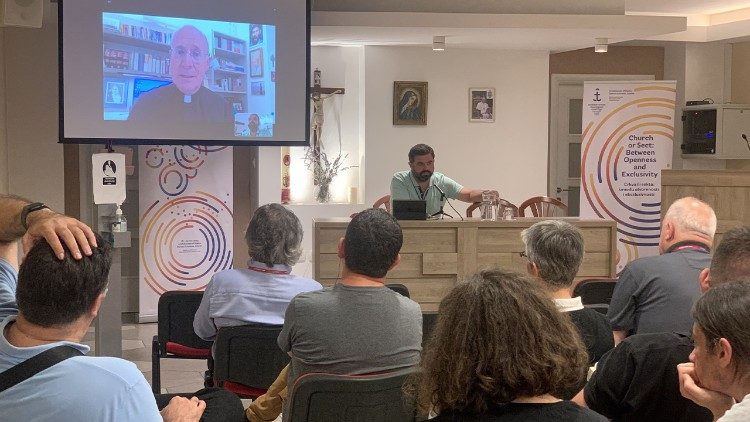 L'intervento del gesuita statunitense James Martin agli Incontri Teologici del Mediterraneo