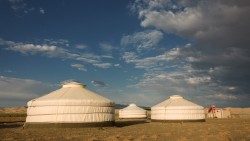 Mongolian-yurts.jpg