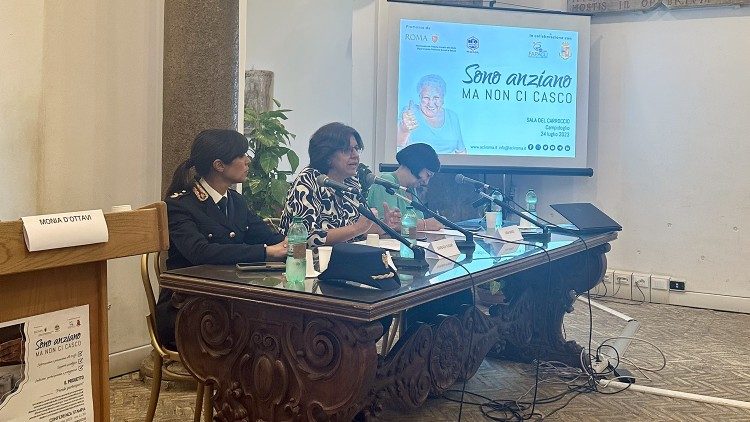 La conferenza stampa dedicata al progetto "Sono anziano ma non ci casco" a Roma