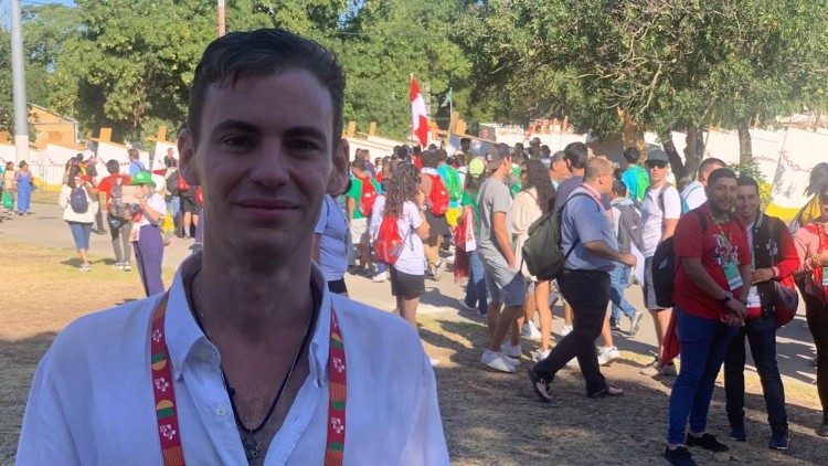 Francisco, 21 anni, spagnolo, il primo a confessarsi con il Papa