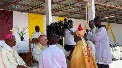 Ordinazione-Episcopale-in-Angola-02.jpg