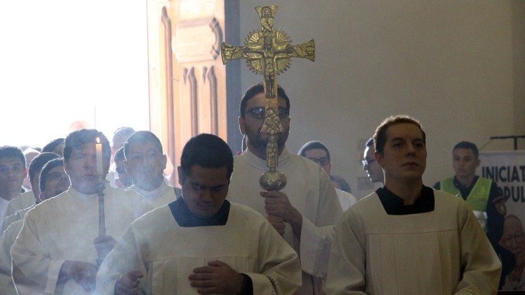 "Sólo quien Ama a Jesús, unido a Él en el ministerio de servicio mandado por él, participará de su destino, llegando así a la meta en la cual recibirá el reconocimiento de parte del Padre y será acogido en la morada celestial". Cardenal Martínez Flores (Foto Arzobispado de Asunción)